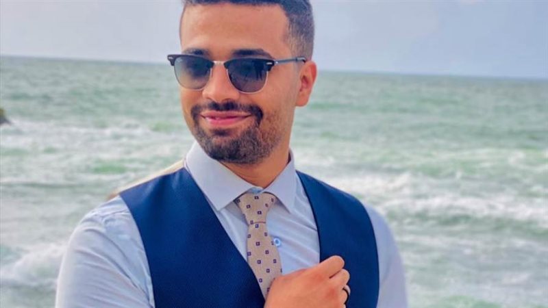 الفنان عمر حسين