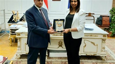 محافظ البحيرة يكرّم 