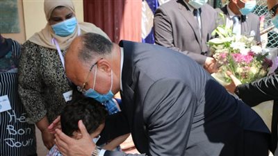 حياة كريمة تدخل البهجة فى قلب 25 عروسا بالقاهرة