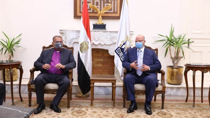 محافظ القاهرة مع