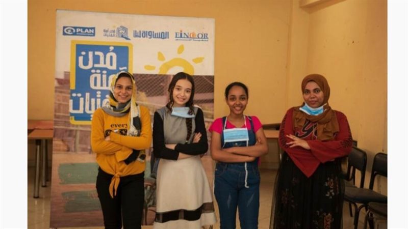 مجموعة من فتيات مشروع