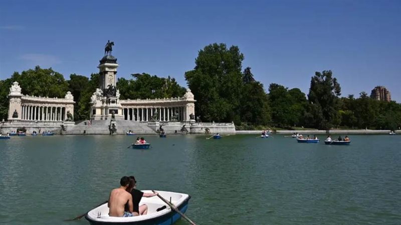 إسبانيا واليونان