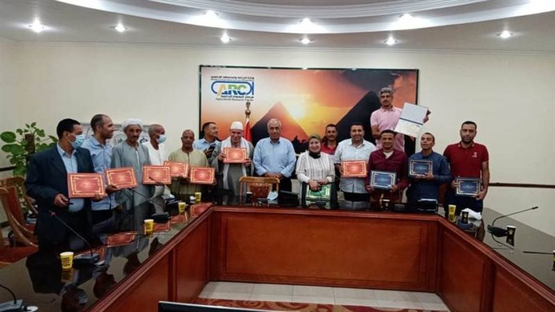 تكريم المزارعين بمحافظة