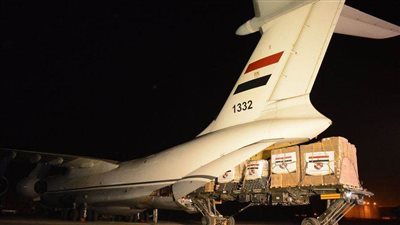 استمراراً للجسر الجوى بين مصر وتونس.. تواصل إرسال المساعدات الطبية للأشقاء 