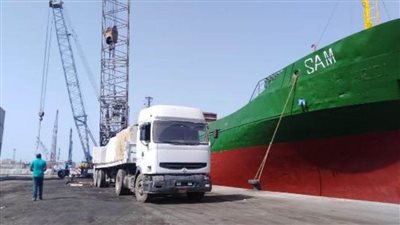 تفريغ 1200 طن رخام بميناء غرب بورسعيد