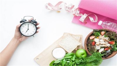 سبع فوائد صحية للصيام المتقطع والآثار الجانبية التي يجب مراعاتها قبل البدء في اتباعه