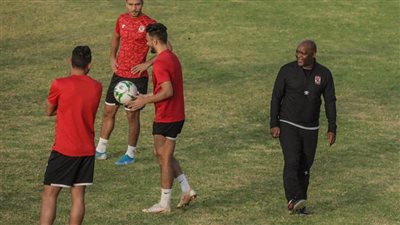 موسيماني يقترب من مفاجأة في تشكيل الأهلي اليوم قبل نهائي إفريقيا 