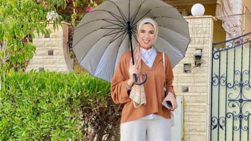 مصممة الأزياء أمل