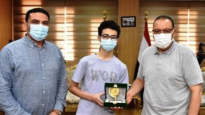 محافظ الشرقية يُكرم اللاعبين الفائزين في بطولة الجمهورية للشطرنج