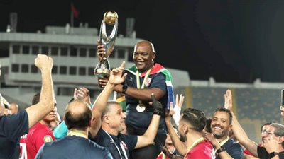 موتسيبي يسلم الشناوي كأس إفريقيا