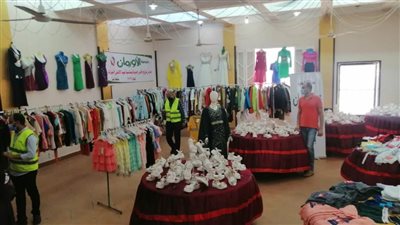 تنظيم معرض لتوزيع الملابس الجديدة ودعم 400 أسرة بأبو المطامير