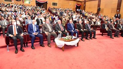 جامعة سوهاج تكرم القيادات والرواد المشاركين فى مسيرة التعليم الجامعي 