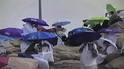 حجاج بيت الله الحرام على  صعيد عرفات لأداء ركن الحج الأعظم