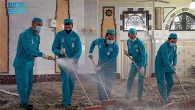 شاهد..غسل جبلي الصفا والمروة وتعقيمهما استعداداً لاستقبال الحجاج 