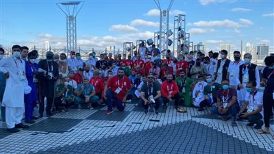 شاهد.. البعثة المصرية تلتقط الصور التذكارية بعد صلاة العيد 