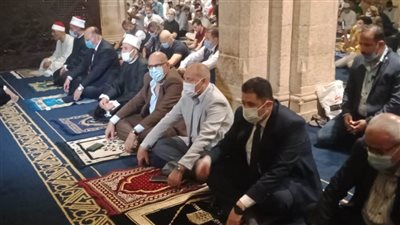 محافظ القاهرة يؤدى صلاة العيد وسط المواطنين