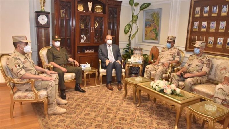 محافظ أسيوط يستقبل