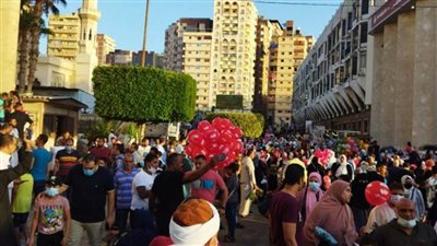  مستقبل وطن بالإسكندرية يوزع هدايا على المواطنين بالشوارع