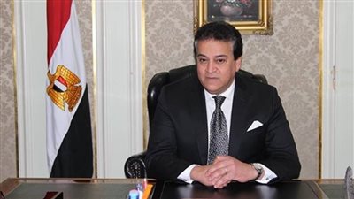 وزير التعليم العالي يستعرض تقريرًا حول أنشطة جامعة بني سويف