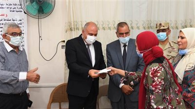 محافظ قنا يزور دور الايتام ويشهد خطوبة إحدى الفتيات اليتيمات بدار الرحمة