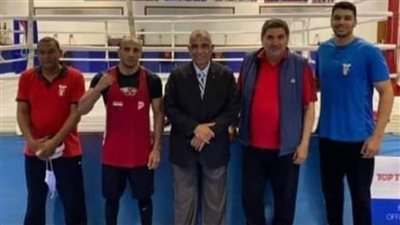 عبد العزيز غنيم رئيس اتحاد الملاكمة يعاين حلبة المنافسات قبل انطلاق طوكيو