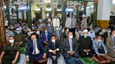 محافظ أسيوط يؤدي صلاة عيد الأضحى بمسجد ناصر