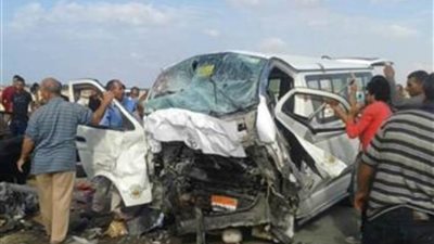 إصابة 9 أشخاص إثر انقلاب سيارة أجرة على طريق السويس