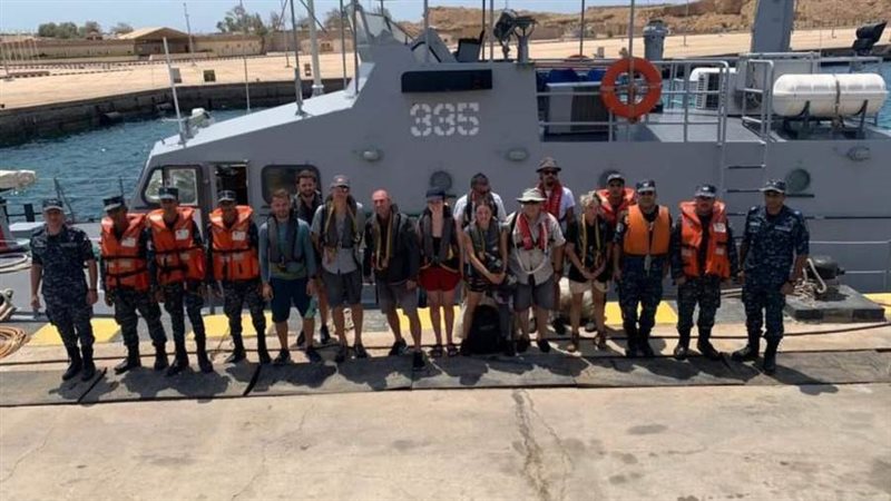 أنقاد ١٠ أفراد من