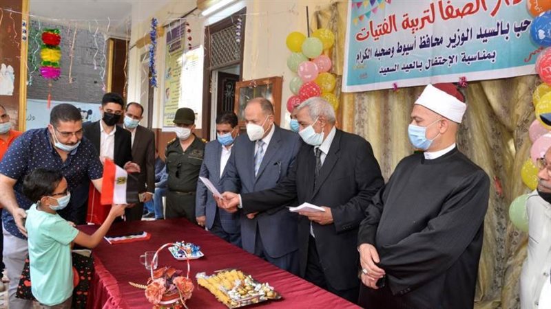 محافظ أسيوط يزور