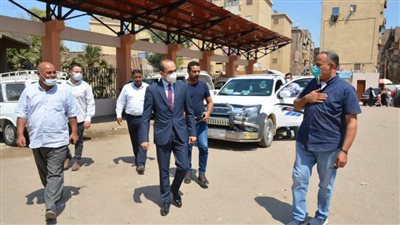 نائب محافظ سوهاج يتفقد عددًا من المواقف ويتابع مدى التزام السائقين بتعريفة الركوب