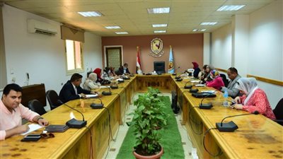 وحدة مناهضة العنف ضد المرأة بجامعة سوهاج تناقش مقترح الوحدة الطبية الآمنه للمرأة