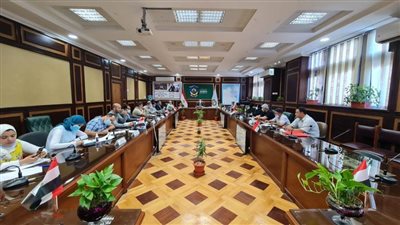 رئيس جامعة دمنهور: تطبيق المقرر الإلكتروني بكافة كليات الجامعة