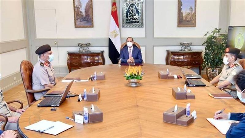 الرئيس خلال الإجتماع