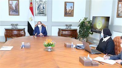 السيسي يوجه بالتوسع في مخطط إنشاء المجمعات الصناعية في مناطق جغرافية جديدة على مستوى الجمهورية