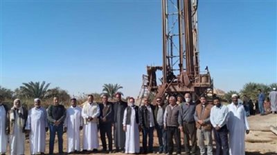 بدء ضخ المياه من بئر وفلة على عمق ألف متر بسيوة