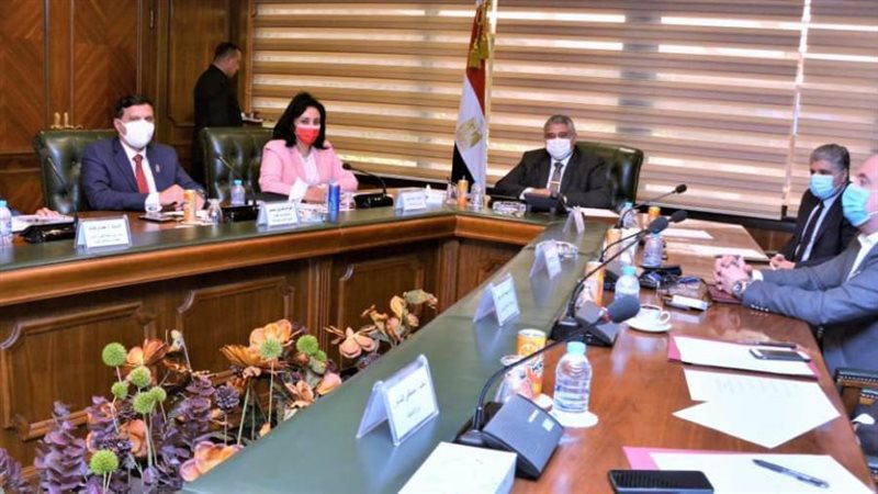 خلال الاجتماع المسؤولين