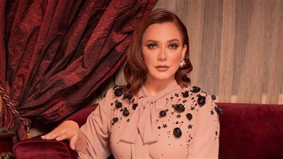 رسالة مؤثرة من ابن سلاف فواخرجي في عيد ميلادها.. كيف ردت عليه؟