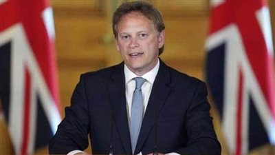وزير النقل البريطاني يصدر هذا القرار بشأن  متلقي لقاح 