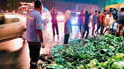 انقلاب سيارة محملة بالخضروات بالطريق الزراعي في قها