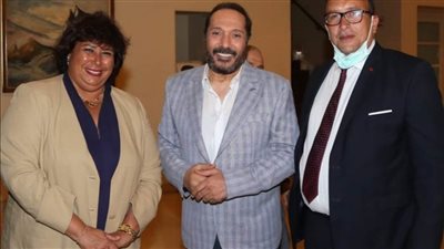 وزيرة الثقافة: أضواء المسارح تؤكد تواصل رسالة التنوير.. والحجار رمز للأصالة