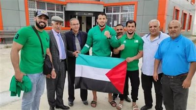 استقبال الأبطال للجزائري فتحي نورين عند عودته إلى بلاده بعد رفضه مواجهة إسرائيلي