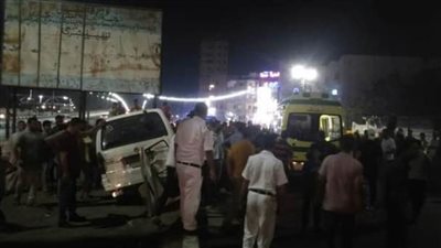 إصابة 15 شخصًا إثر انقلاب سيارة بالطريق الزراعي بالبحيرة