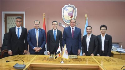 رئيس جامعة سوهاج يوقع مذكرة تفاهم مع الاتحاد المصري لطلاب الصيدلة