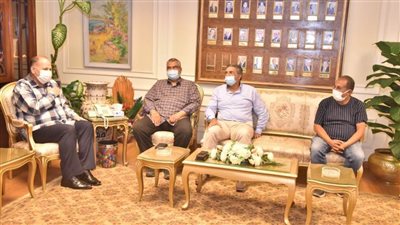 محافظ أسيوط يطلع على الموقف التنفيذي لمشروعات تطوير الريف المصري