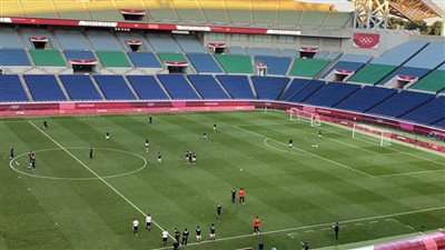 عاجل| شاهد.. عمليات الإحماء لمصر والبرازيل 