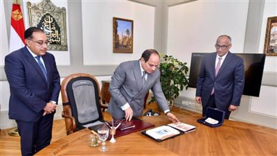 الرئيس السيسي يوجه بالاستمرار في تطوير أداء القطاع المصرفي