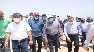 وزير النقل يتفقد أعمال تطوير ميناء العين السخنة