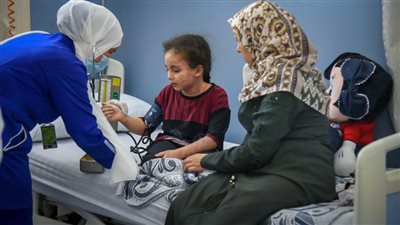 بتوجيهات رئاسية.. استقبال طفلة فلسطينية لعلاجها.. 