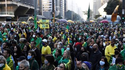 مؤيدون للرئيس البرازيلي يتظاهرون ضد نظام الاقتراع الإلكتروني الحالي