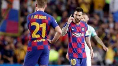 دي يونج: يمكننا الفوز بجميع الألقاب.. وسعيد ببقاء كومان في برشلونة